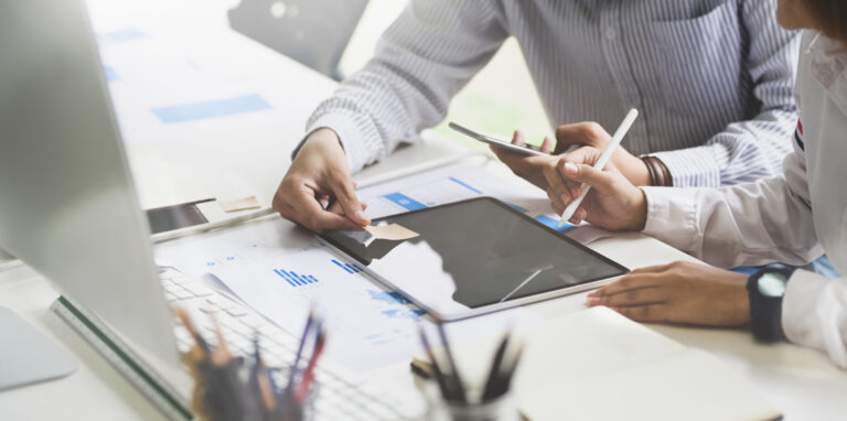 Jakie korzyści oprócz zysków przynosi outsourcing dla firmy?